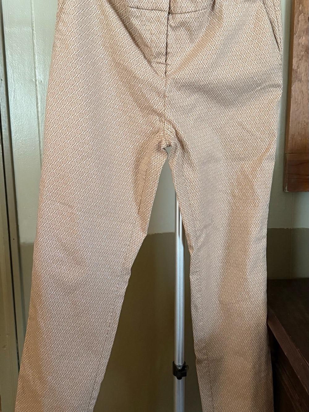 Adrienne Vittadini Tan Geometric Cropped Ankle Pants -8- Excellent Condition #99